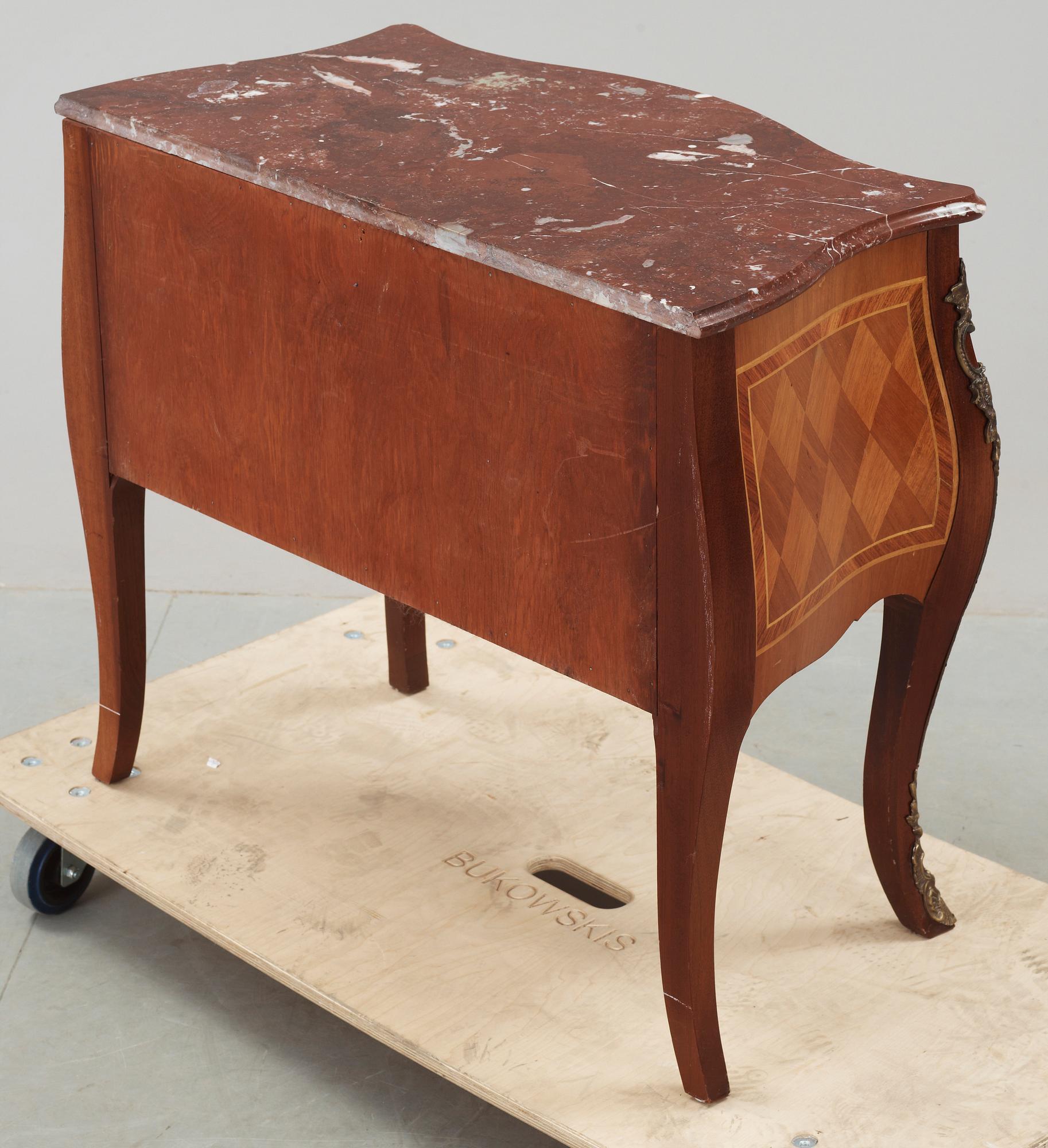 BYRÅ, rokokostil, 1900-tal.