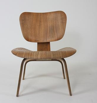 STOL, "LCW", Charles & Ray Eames för Herman Miller, USA. Etikettmärkt.