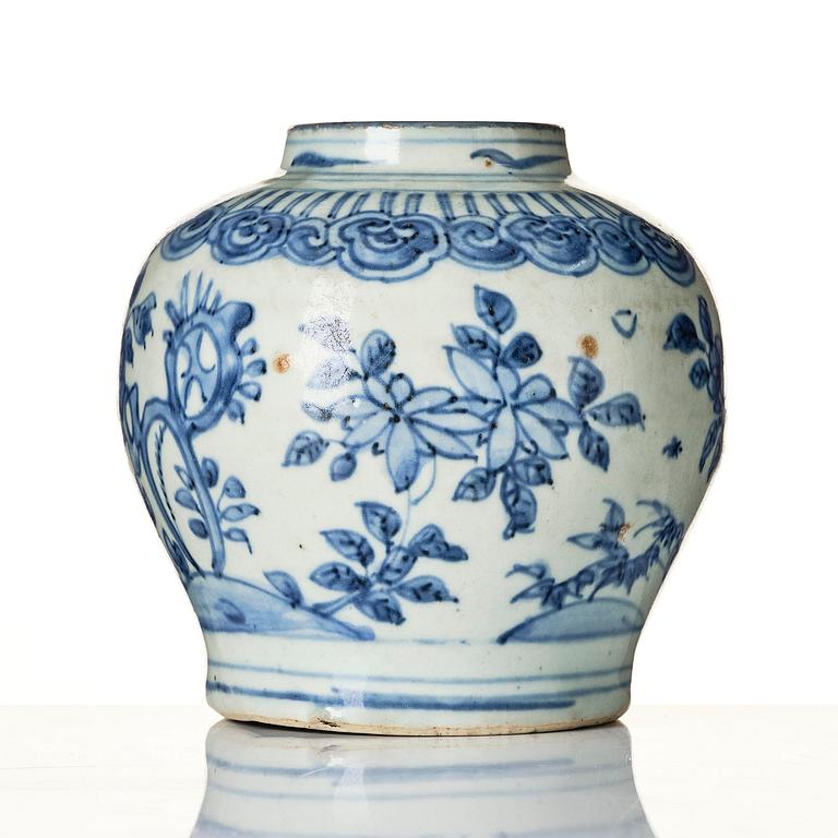 A blue and white jar, Ming dynasty, Wanli (1572-1620).