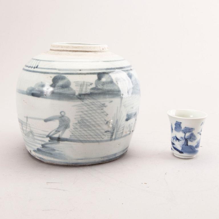 A set of five different 18th/19th century Chinese porcelain plat and bowls.