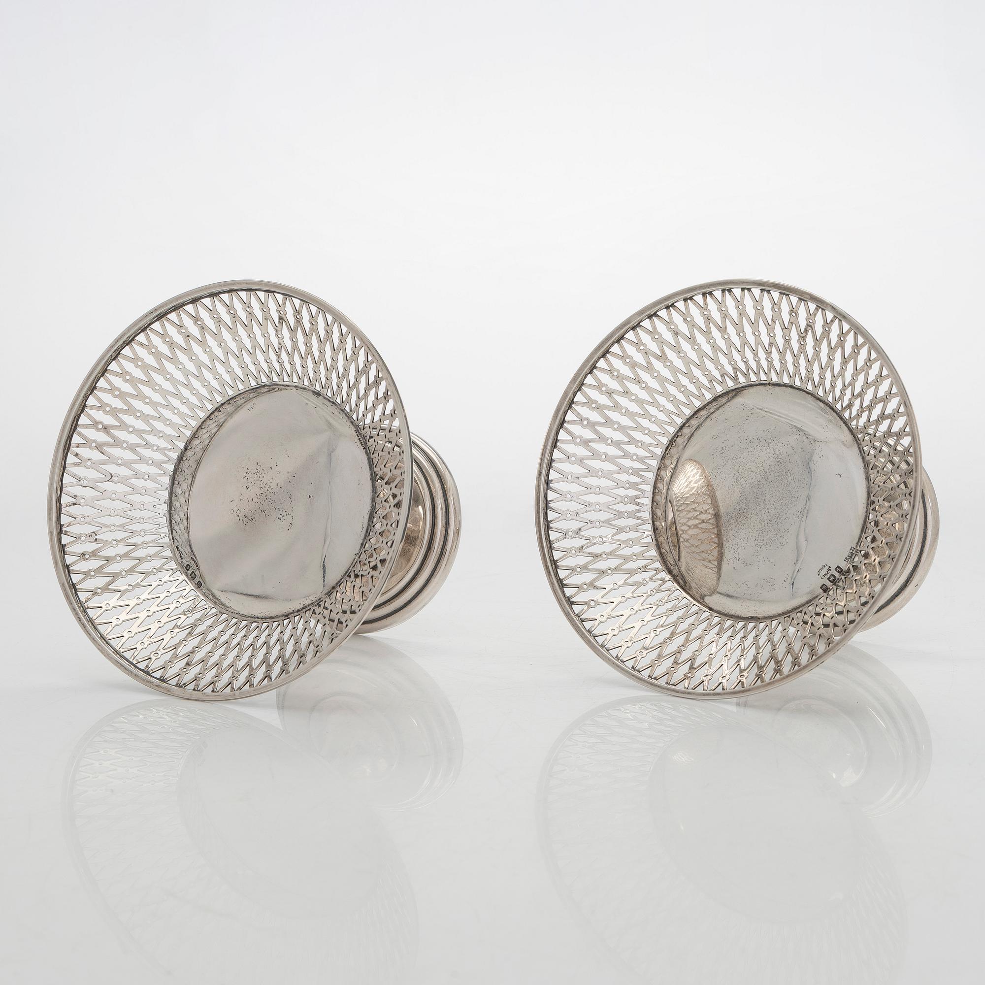 Serveringskålar med gallerkant, ett par, sterlingsilver, Birmingham, England 1911.