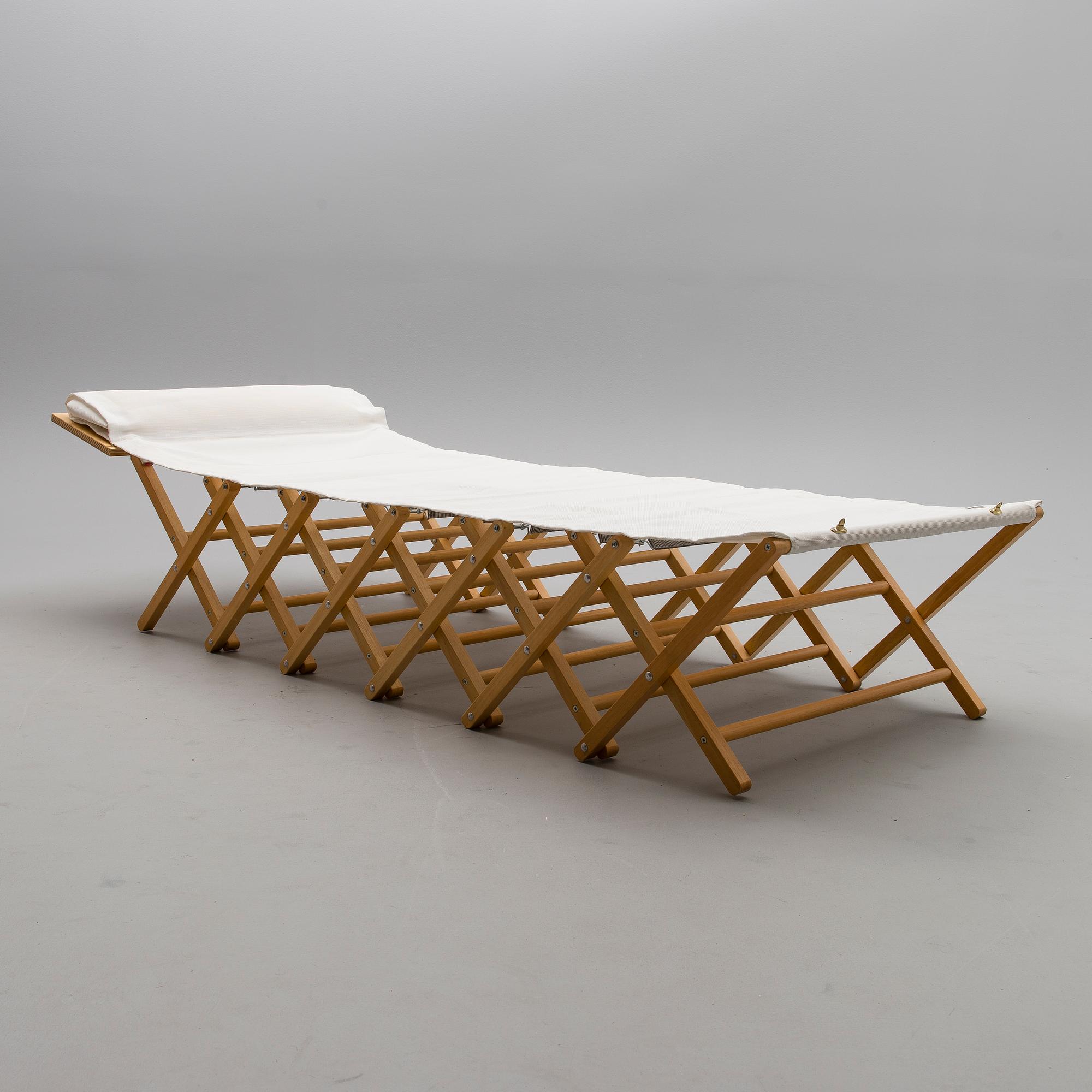 SUN LOUNGER / GUEST BED, 2 PCS, "Bauletto" by Piero De Longhi, Art&Form, Italy.