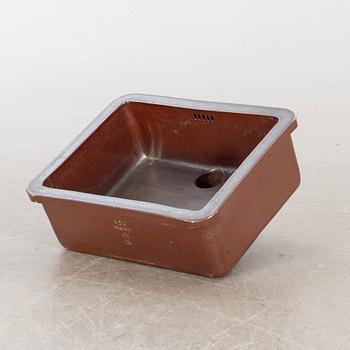 HANDFAT/VASK, saltglaserat stengods, "V50", Höganäs, 1900-talets första hälft.