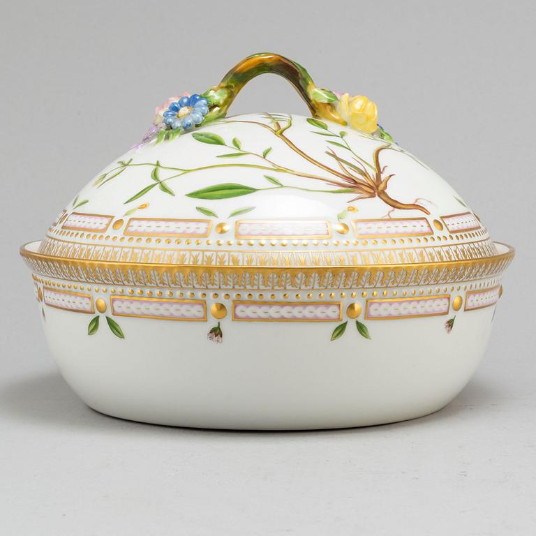 A 20th century porcelain tureen, 'Flora Danica', Royal Copenhagen, Denmark.