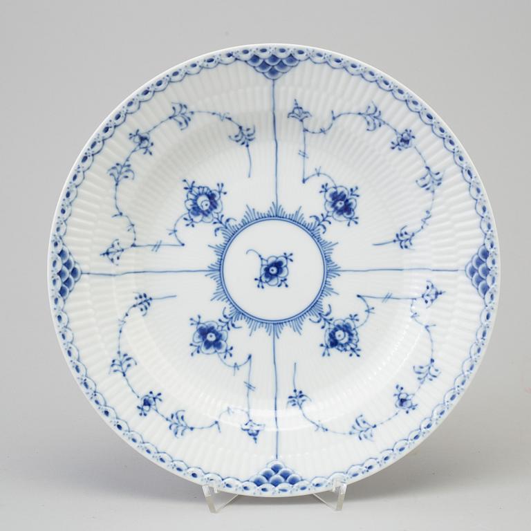 ROYAL COPENHAGEN, mat-, kaffe- och teservis, porslin, 44 delar, porslin, "Musselmalet", Danmark.