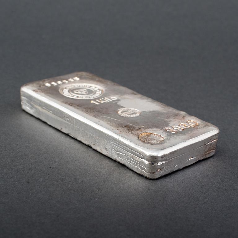 A fine silver 999,5 ingot from Switzerland. Weight ca 1 kg.