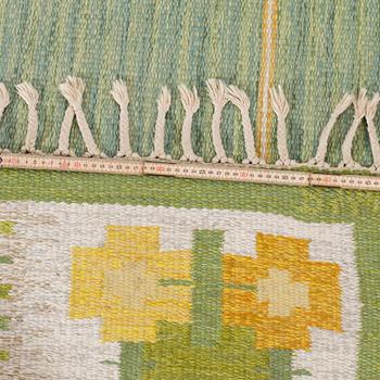 MATTA, rölakan, signerad BW (Berit Woelfer), 1900-talets andra hälft, ca 286 x 199 cm.