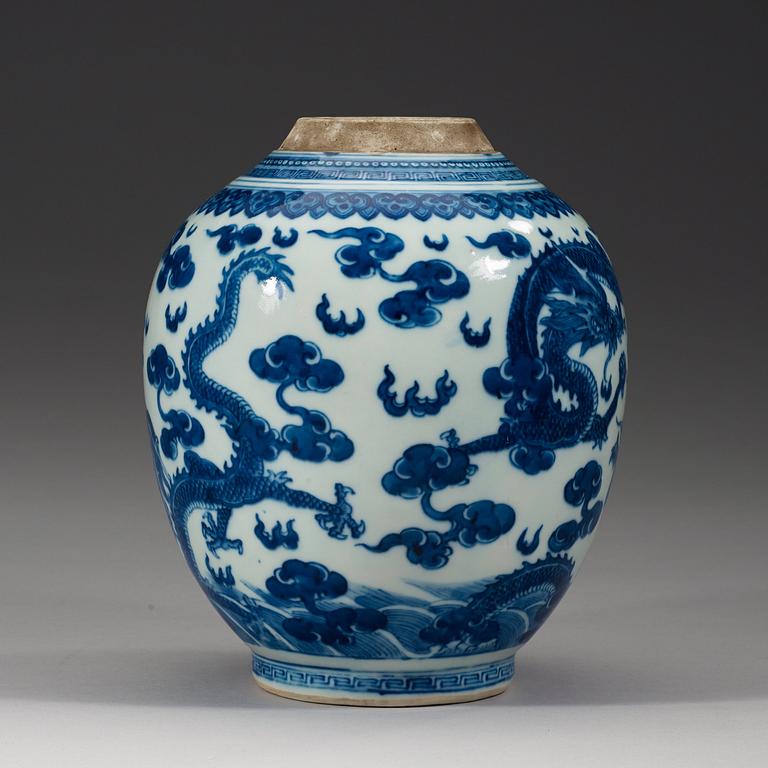 URNA, porslin. Qingdynastin, Qianlong (1736-95).