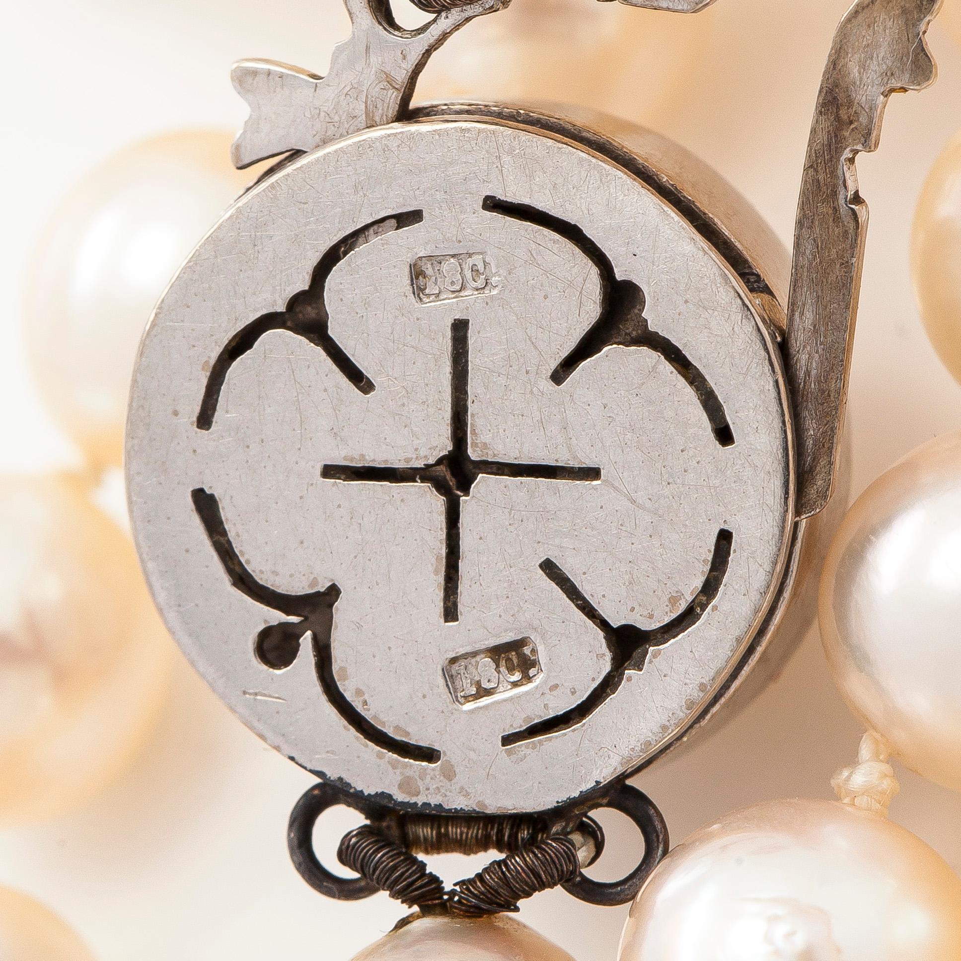 Helminauha, japanilaiset barokkihelmet, lukko 18K valkokultaa.