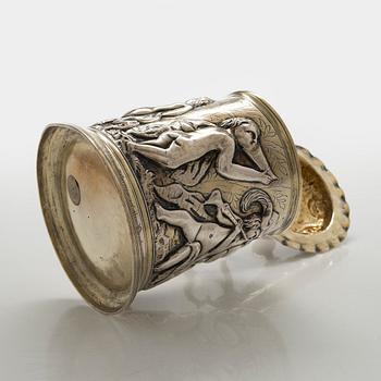 A sterling silver tankard, maker's mark of John Langlands I och John Goodrick, Newcastle, 1755/56.