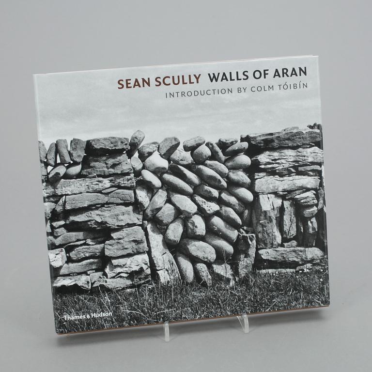 SEAN SCULLY, fotobok samt fotografi, C-Print, signerad och daterad -05, numrerad 29/100.