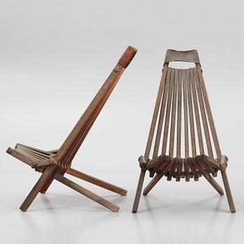 Deck chairs / garden chairs, a pair, late 20th Century.