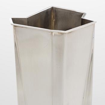 Tapio Wirkkala, A silver vase, model TW 6-3, Kultakeskus, Hämeenlinna 1963.