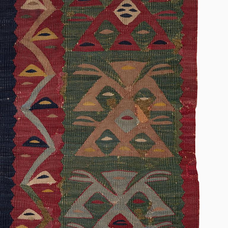 An antique Sarköy kelim, ca 239 x 214 cm.