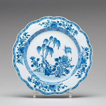 A set of 20 blue and white export porcelain dishes, Qing dynasty, Qianlong (1736-1795).