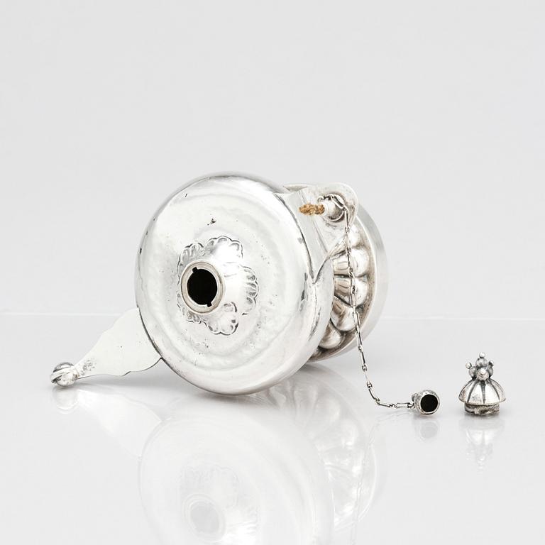 Georg Jensen, bordständare / oljelampa, Köpenhamn, 1915-19, design nr 13, 830/1000 silver.