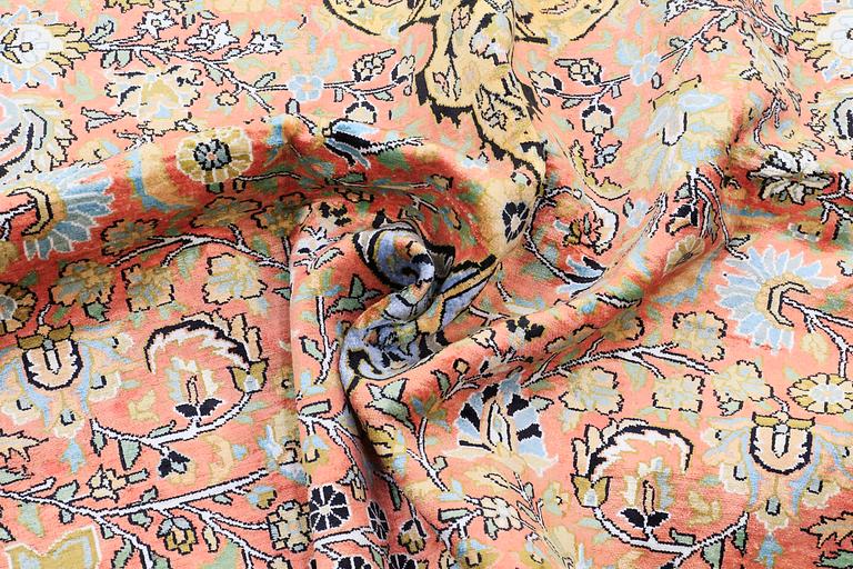 A CARPET Silk Kashmir , 339 x 244 cm.