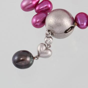 COLLIER, odlade pärlor med lås i 18K vitguld, briljantslipad diamant samt odlad pärla, Ole Lynggaard.