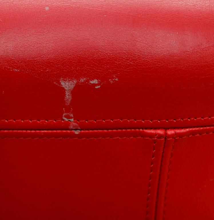 FÅTÖLJER, 1 par OCH BORD, Moroso, Italien, 1900-talets andra hälft.