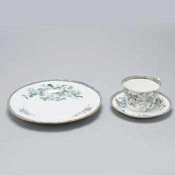 A earthenware table set of 136 pcs "Vexiö Guld",  by Arvid Ekberg, Gustafsberg, from around year 1900.