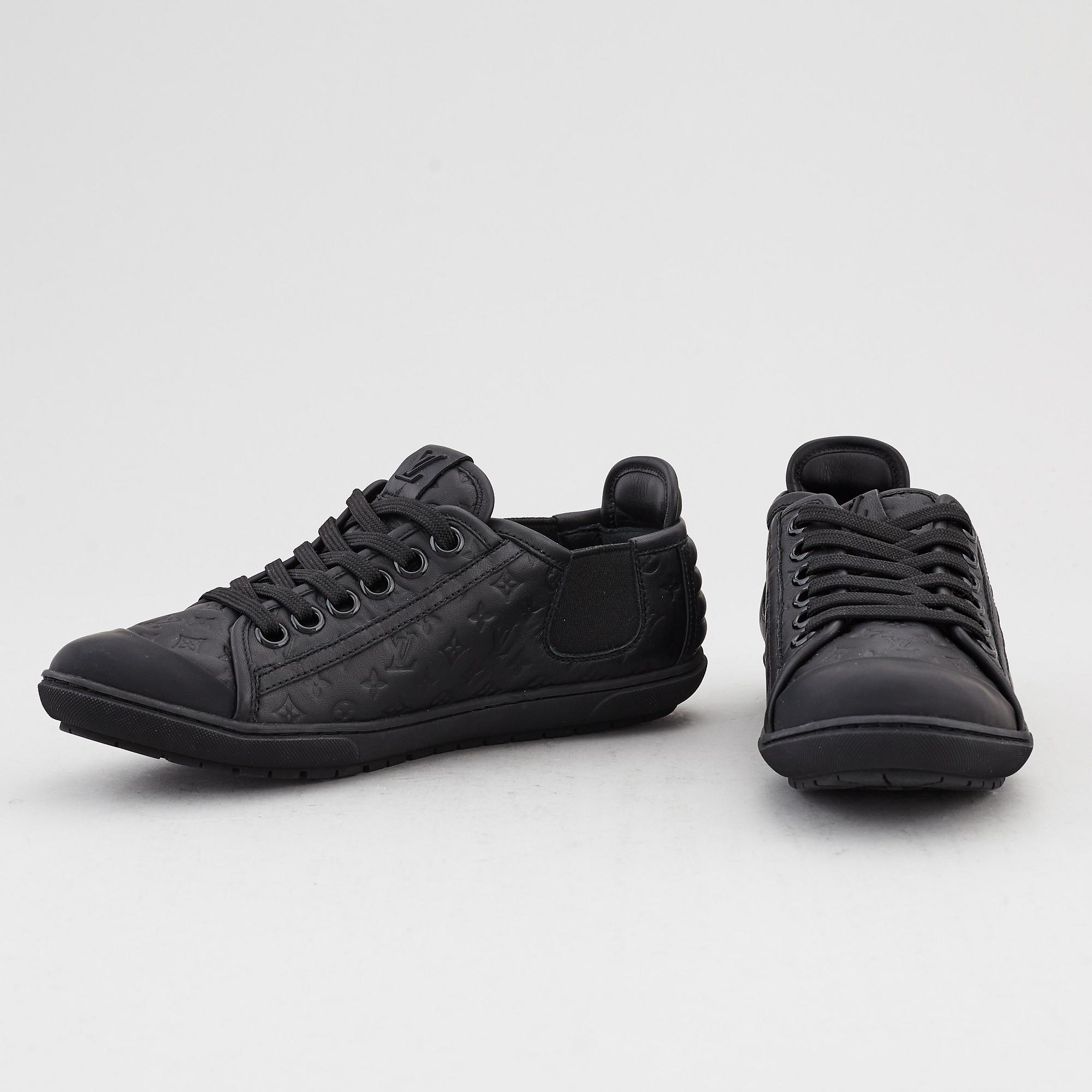LOUIS VUITTON, a pair of sneakers, size 35,5.