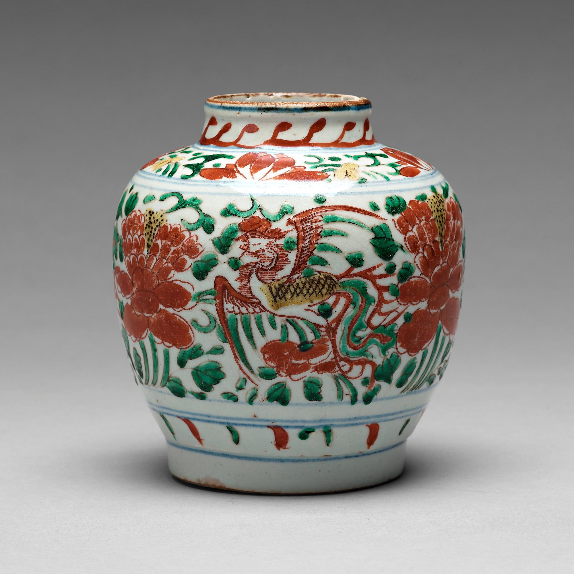 A Transitional wucai jar, 17th Century.