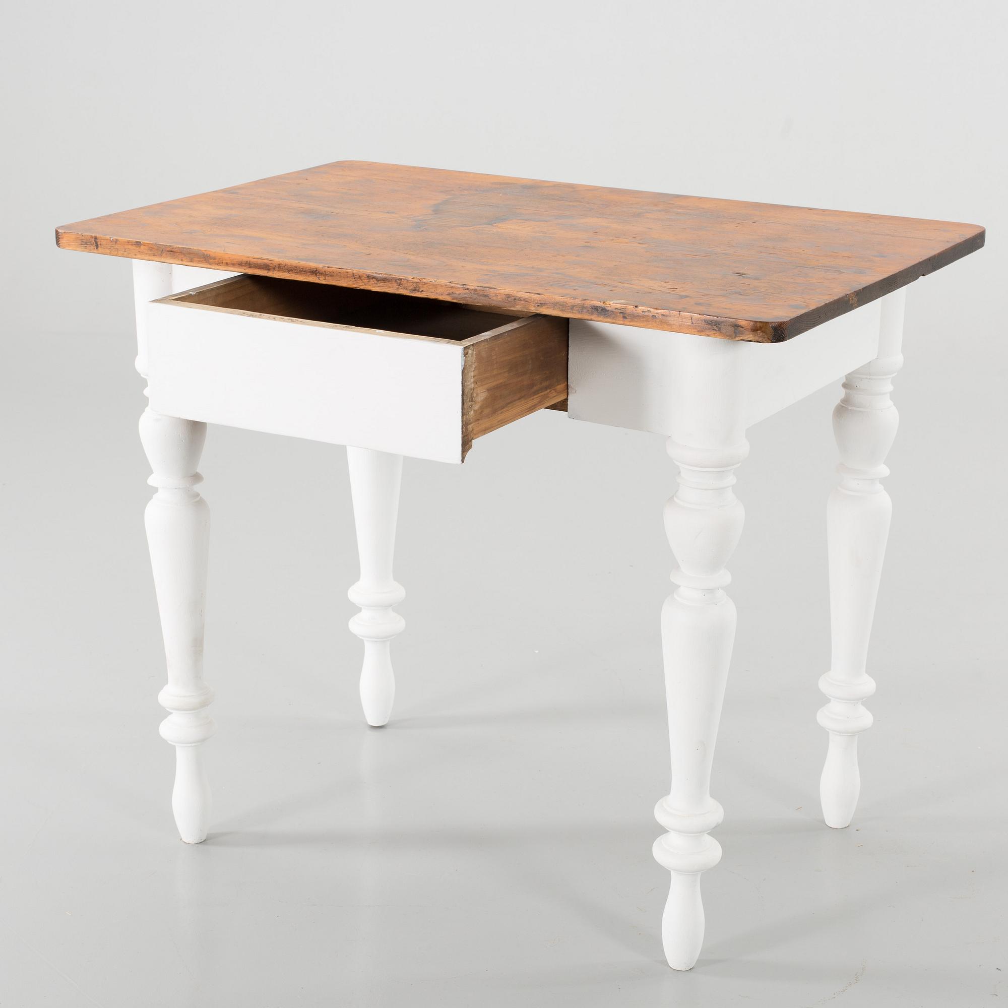 An early 1900' kitchen table.