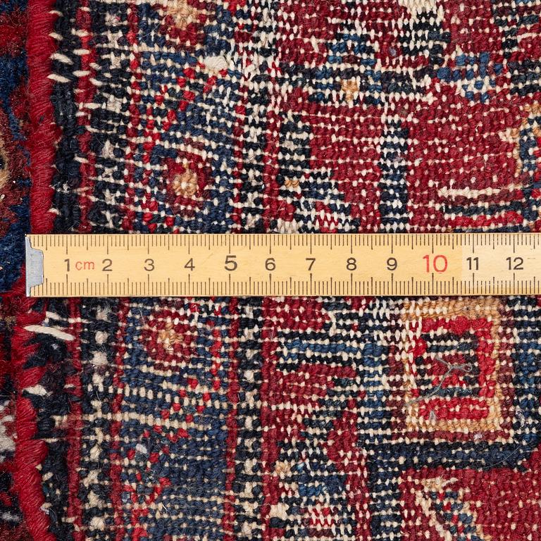 A Senneh rug, c. 200 x 150 cm.