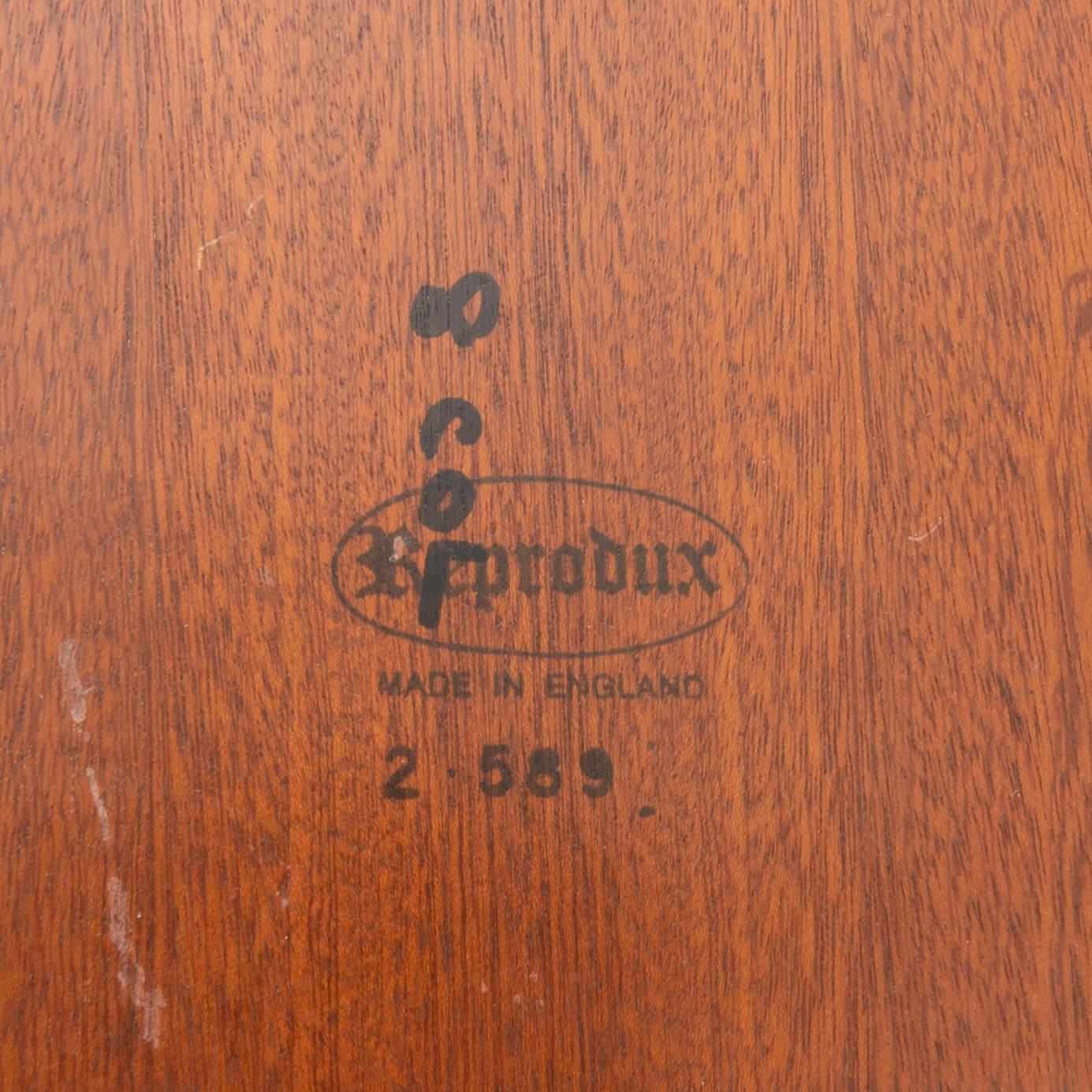 Sidobord/sängbord ett par England sent 1900-tal.