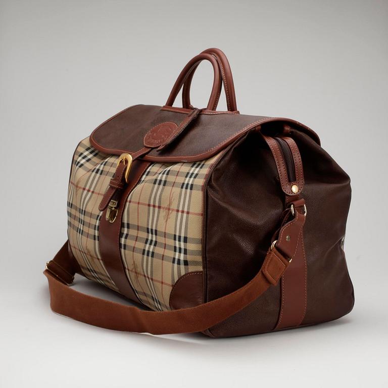 BURBERRY, a checkered and leather weekendbag.