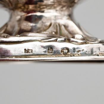 GRÄDDKANNA, silver, nyrokoko, Frans Holm, verksam 1849-1885 i Vadstena. Vikt ca 185 gram.