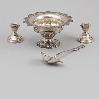 PARTI SILVER, 4 delar, England samt Sverige, 1800 respektive 1900-tal, (vikt exklusive ljusstakar) 250 gram.