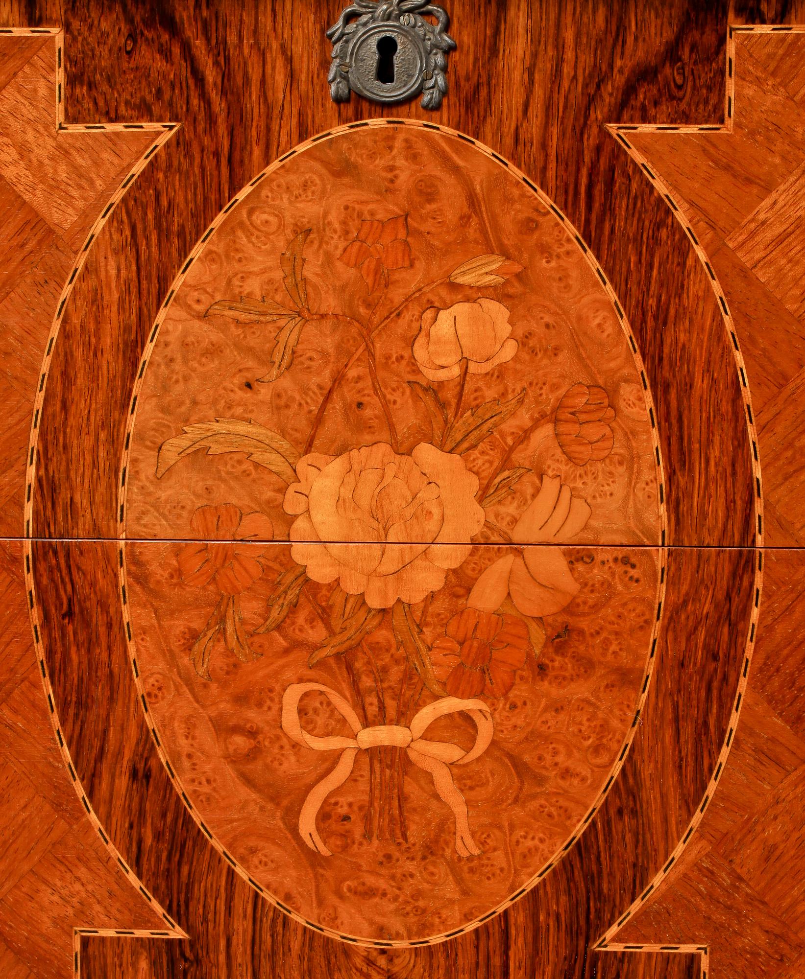 BYRÅ, gustaviansk stil, omkring 1900-talets mitt.