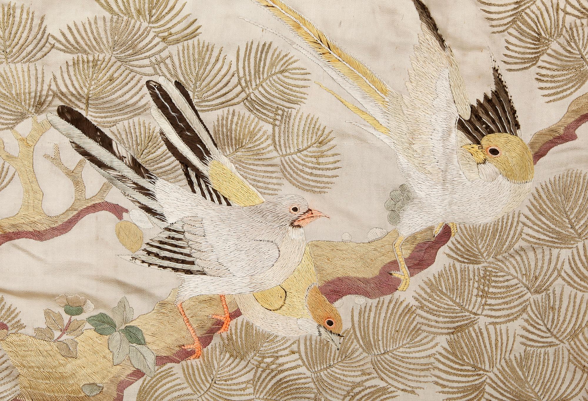 DRAPERI, sidenbroderi, Kina, 1800-/1900-tal, ca 237 X 180 cm.