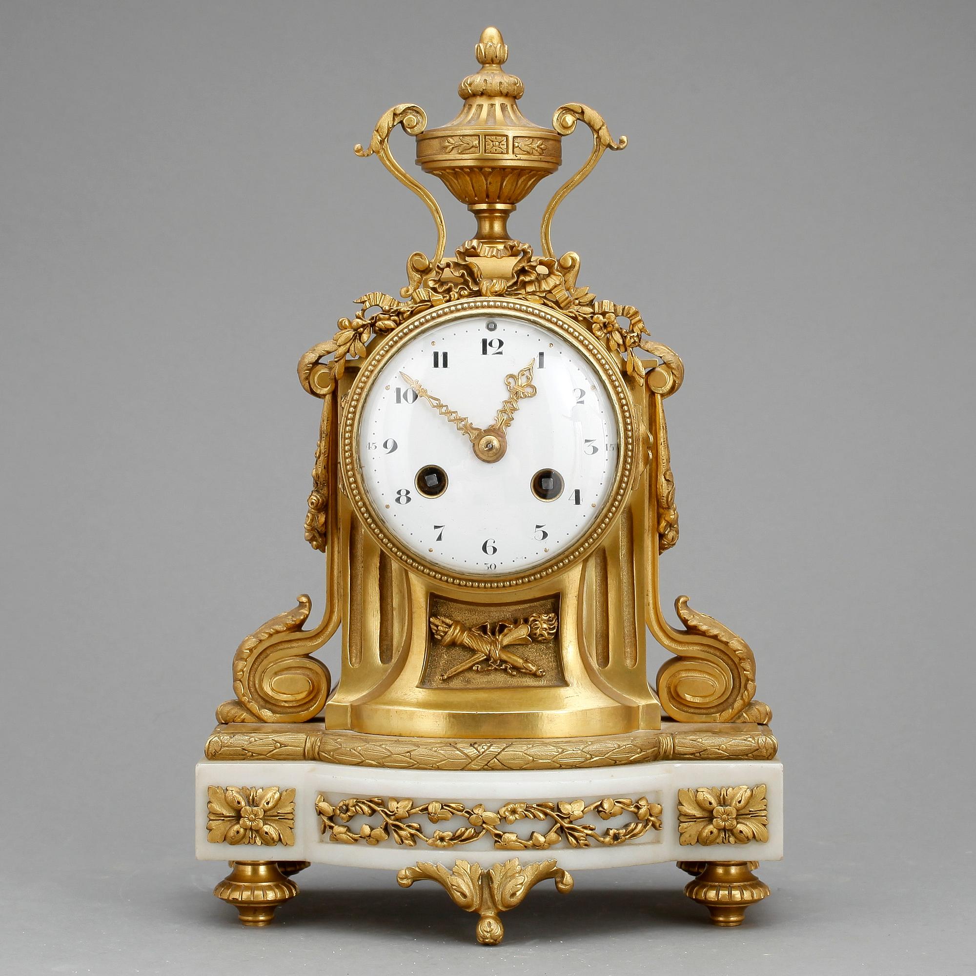 BORDSPENDYL, Louis XVI-stil, Frankrike, omkring 1900.