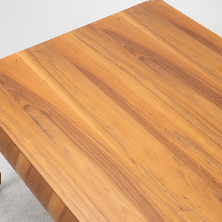 A Moda "New York" Dining Table, 21st Century.