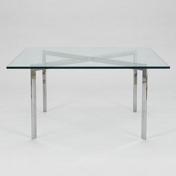 Ludwig Mies van der Rohe, a late 20th century 'Barcelona' coffee table for Knoll.
