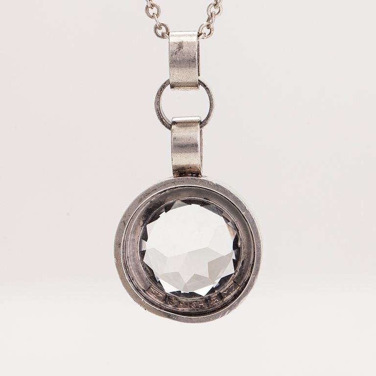 Elis Kauppi, halsband, silver och bergskristall. Kupittaan Kulta , Åbo 1965.