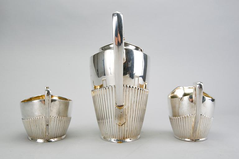 A Swedish 20th century 3 pcs silver coffee service mark of G Svensson Kalmar 1918 total weight ca 960 gr.