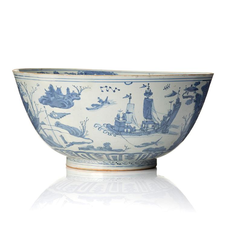 A large blue and white bowl, Ming dynasty (1368-1644).