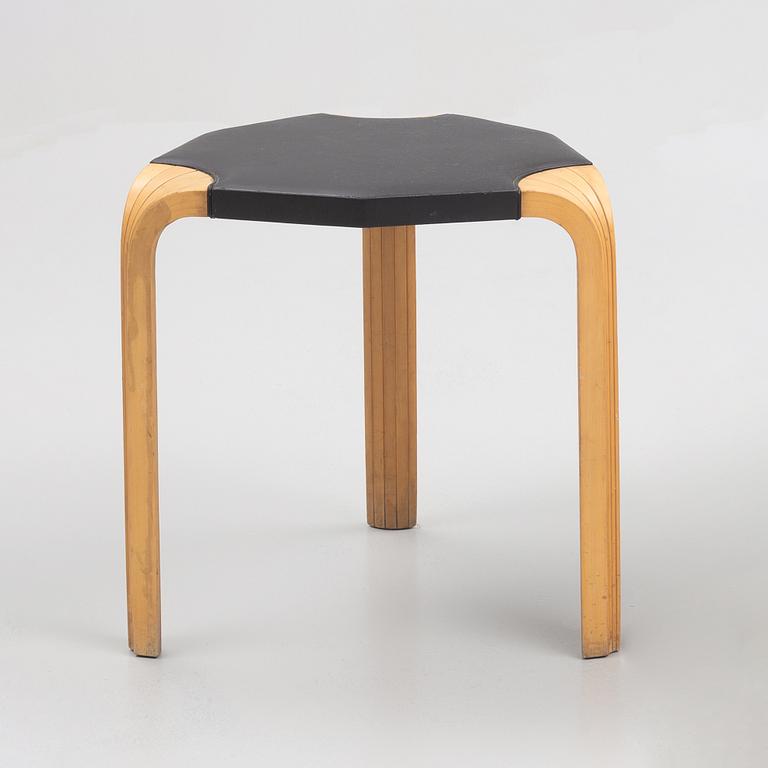 Alvar Aalto, jakkara, mallli X 602,  O.Y. Huonekalu- ja Rakennustyötehdas A.B. 1900-luvun puoliväli.
