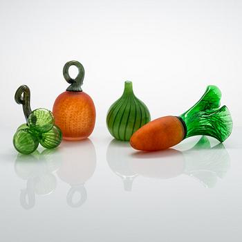 Oiva Toikka, Four glass figurines from the 'Vegetables' series, Pro Arte 1993, signed.