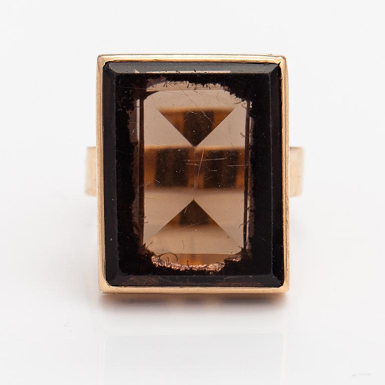 Bror Sundgren, Ring, 14K guld, rökkvarts. Westerback, Helsingfors 1963.