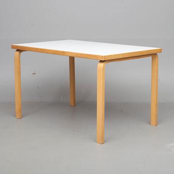 BORD, modell 80A, Alvar Aalto, Artek. 1900-talets senare hälft.