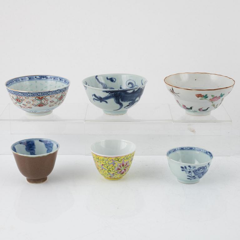 17 porcelain pieces, China and Japan, 18th-20th century.