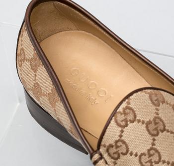 SKOR, Gucci.