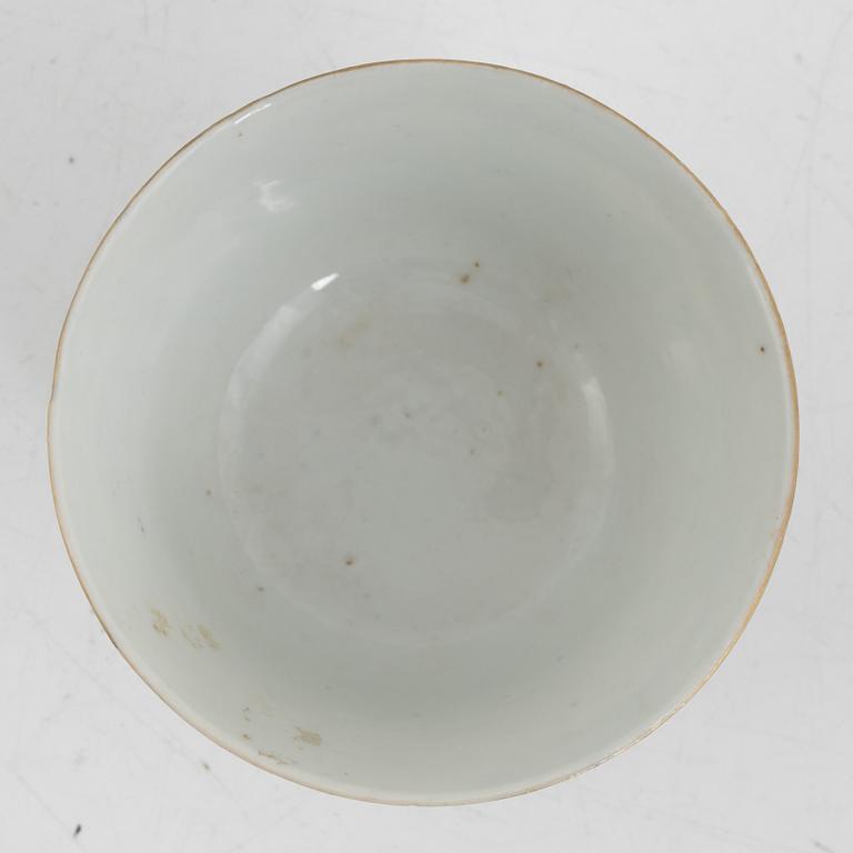A Chinese 'crane' cup, Qing dynasty, Guangxu mark.