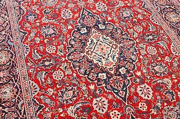 A Kashan carpet, c. 214 x 139 cm.