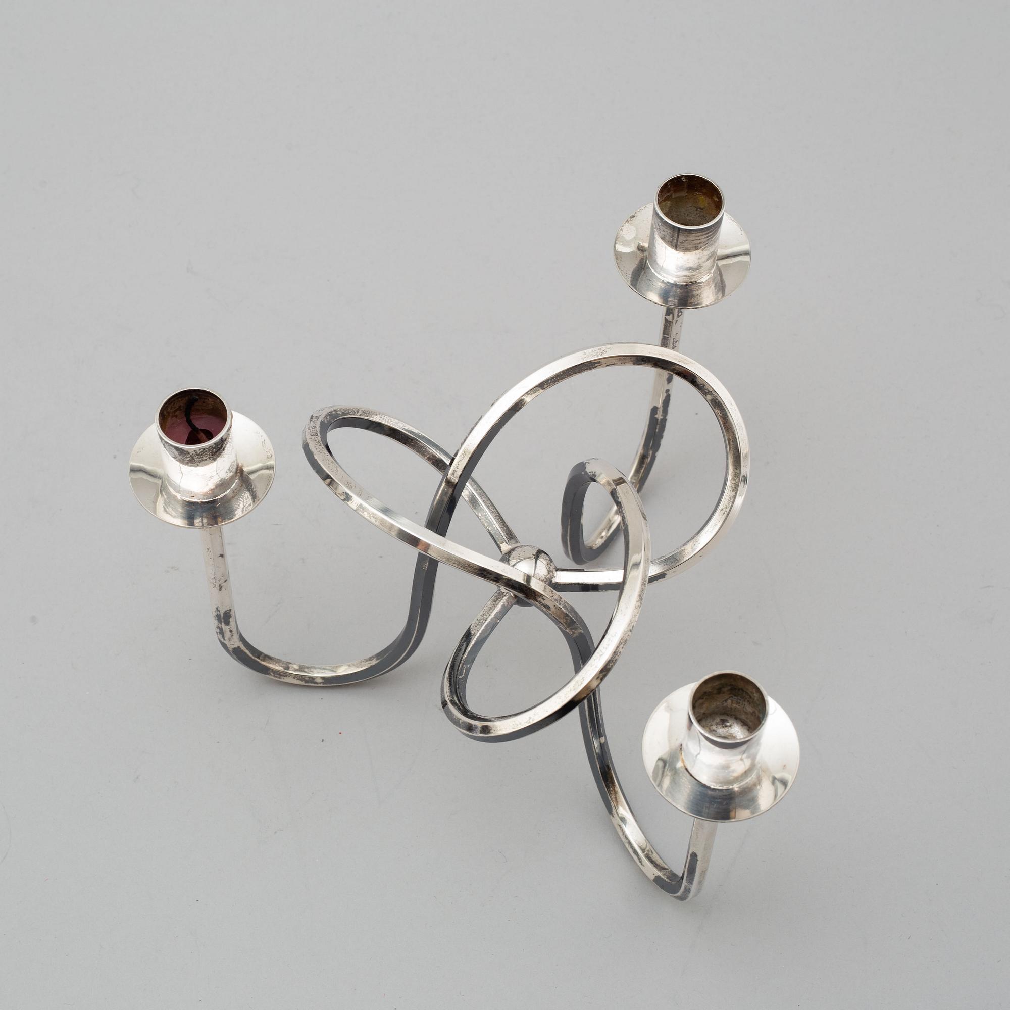 JOSEF FRANK, kandellaber, "Vänskapsknuten", försilvrad mässing. 2000-tal.