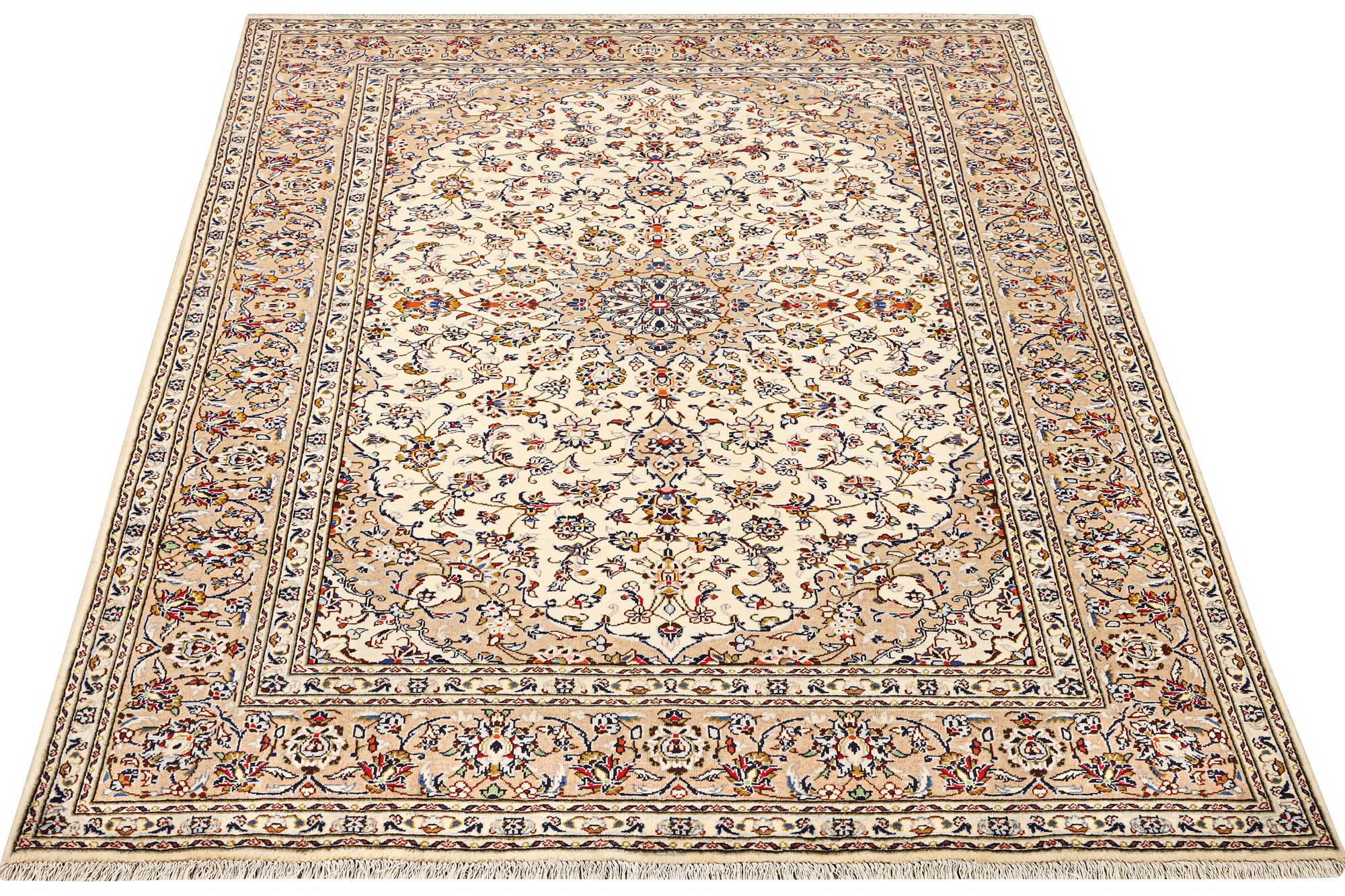 A Kashan carpet, c. 285 x 190 cm.
